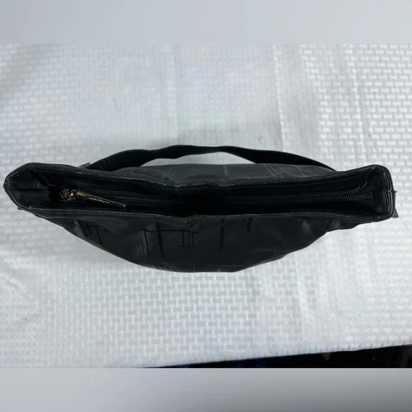 Salvatore Ferragamo Black Shoilder Bag in VGUC- - Picture 6 of 11